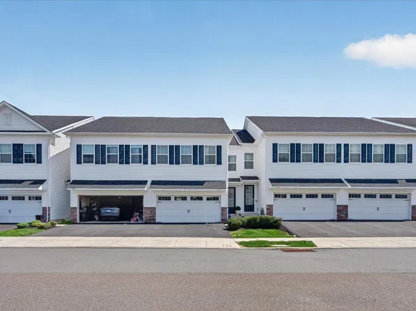 121 Knock Hill Dr, Royersford, PA 19468