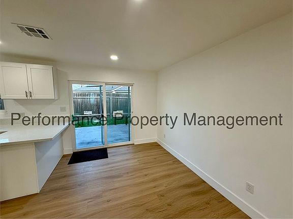 3rd image of 3401 Squire Ln #B