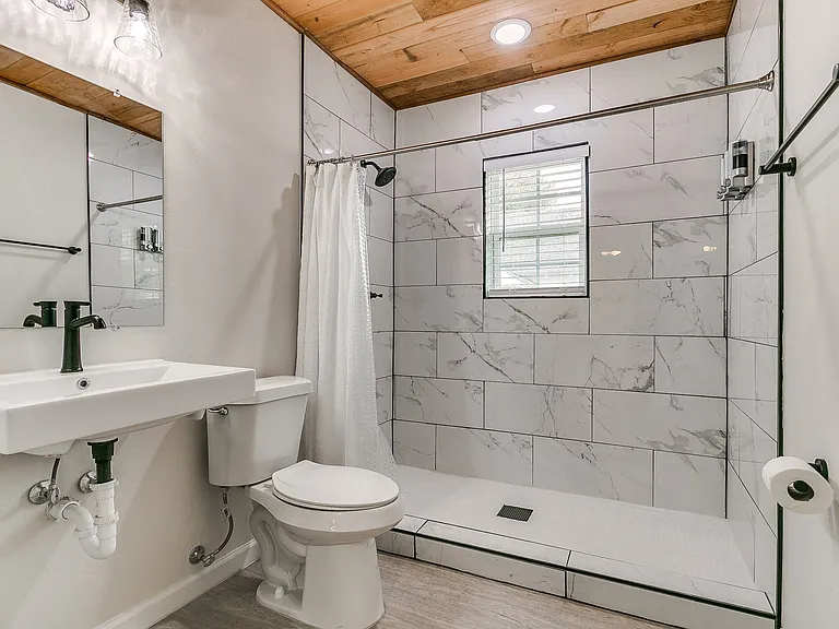 303 E Frank St — Photo 16
