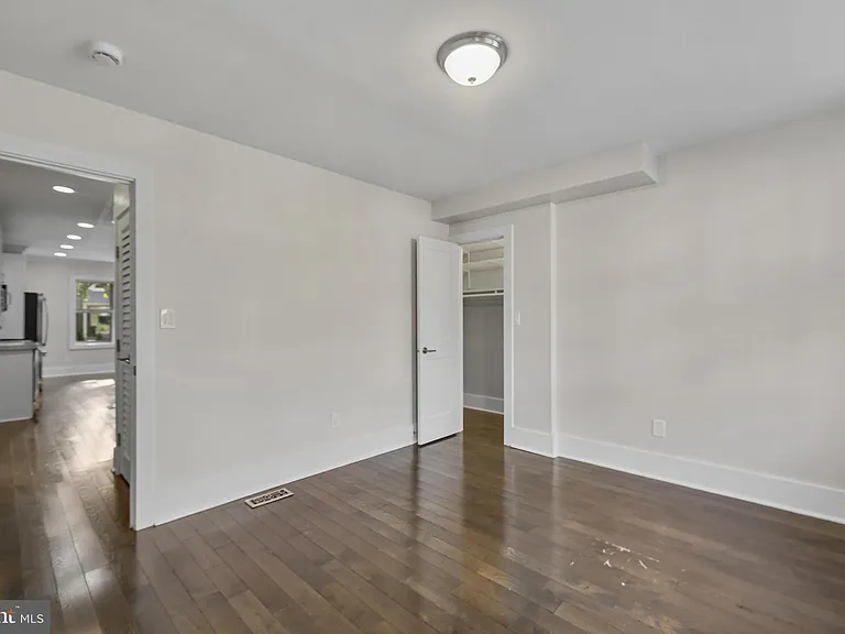 1100 Holbrook Ter NE #1 — Photo 12