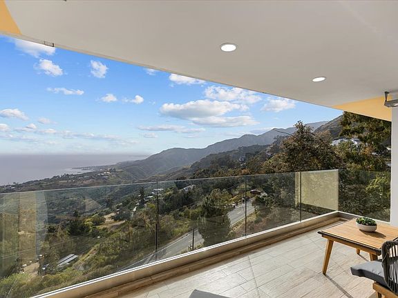 4th image of 21838 Castlewood Dr