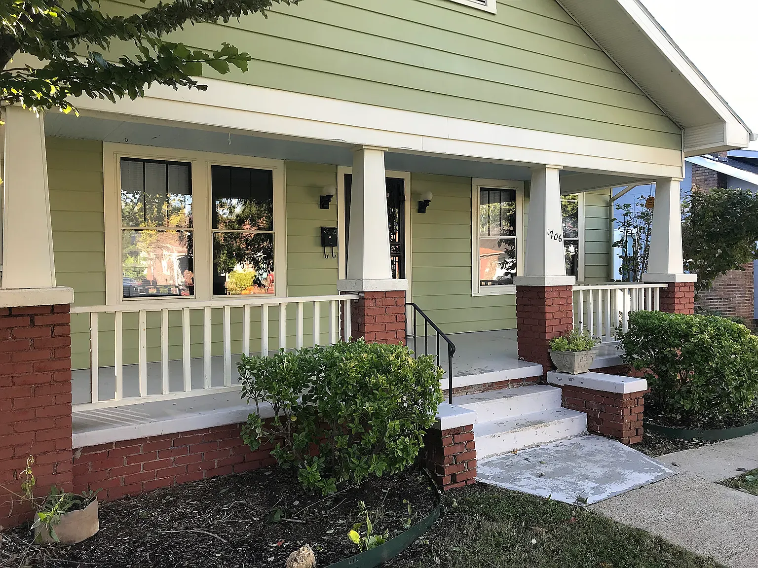 1706 Chicago Ave — Photo 2