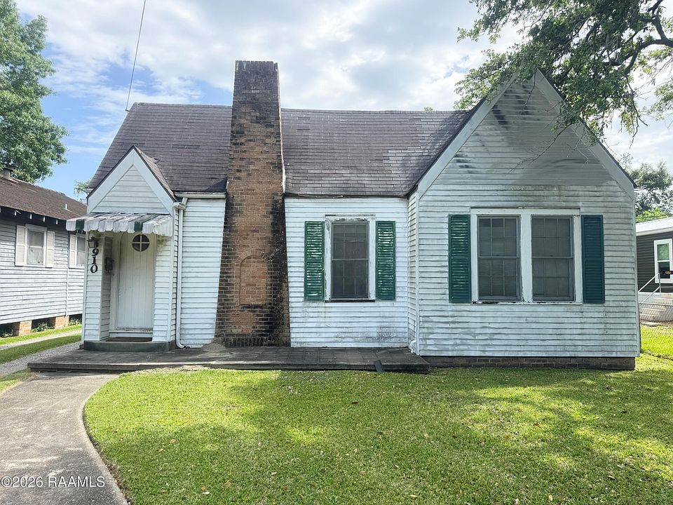 1st image of 910 W Main St