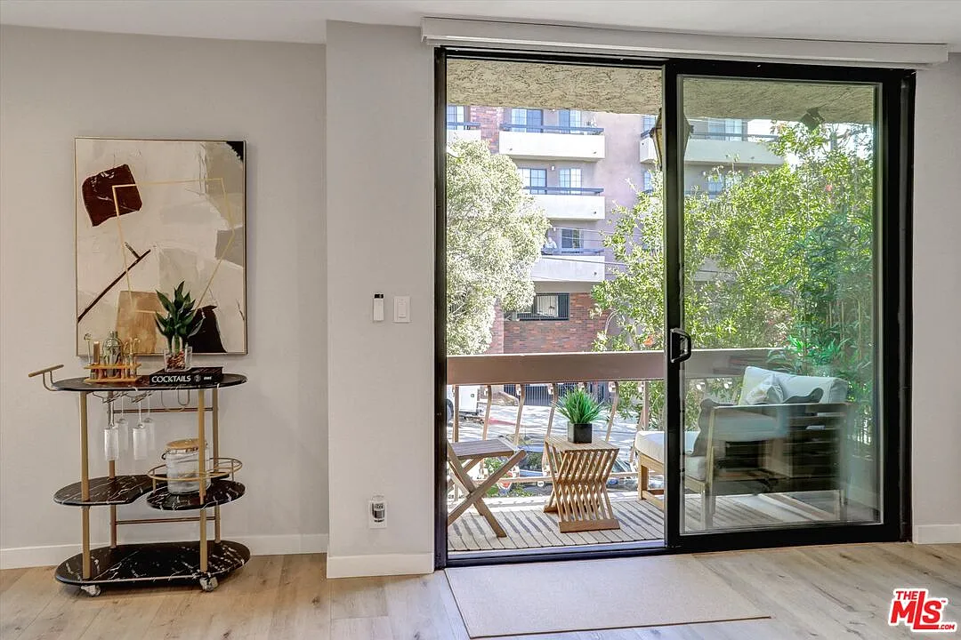1 bed, 1.0 bath, 831 sqft, $5,000 — Photo 3