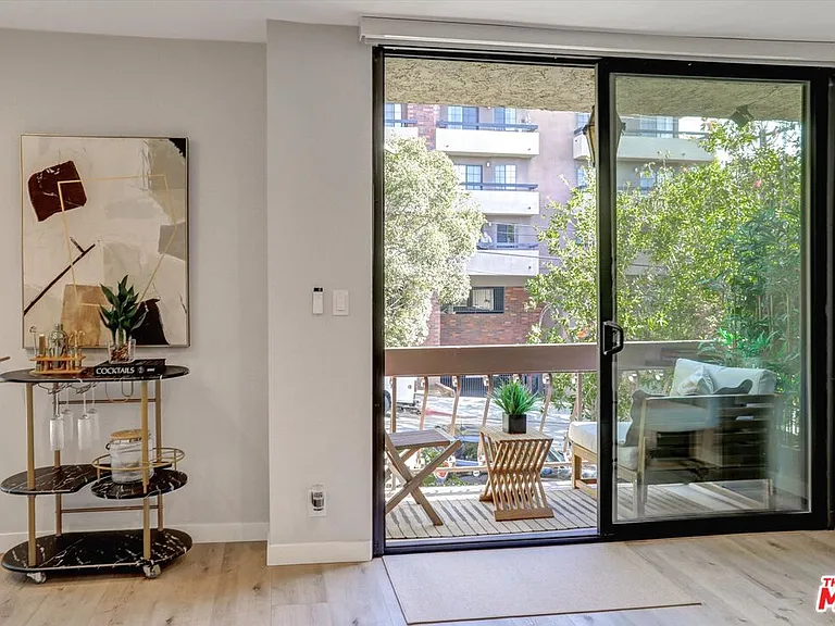 7300 Franklin Ave #346 — Photo 2