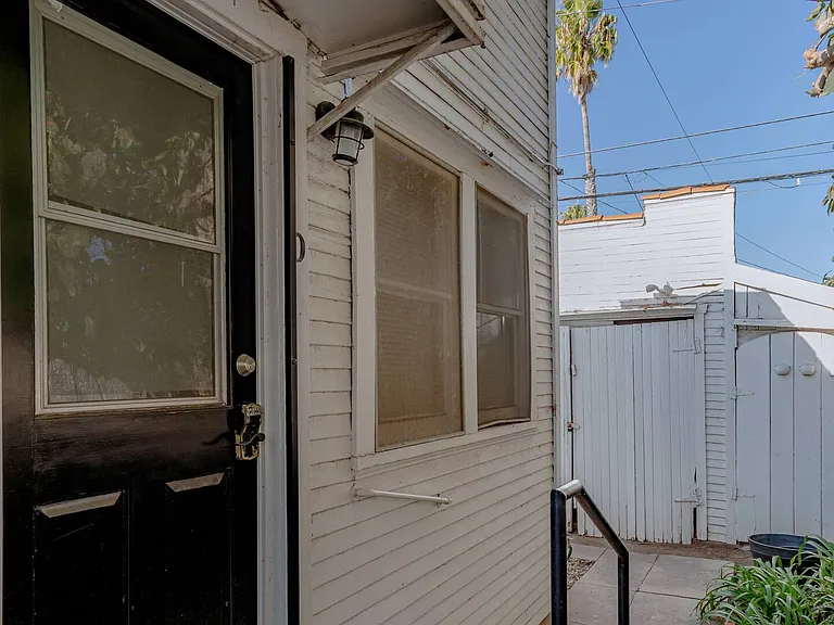 653 Flower Ave #D — Photo 14
