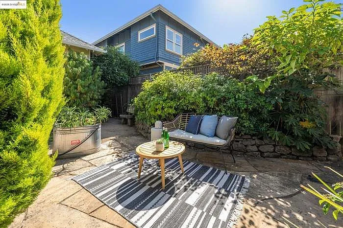5373 James Ave — Photo 32