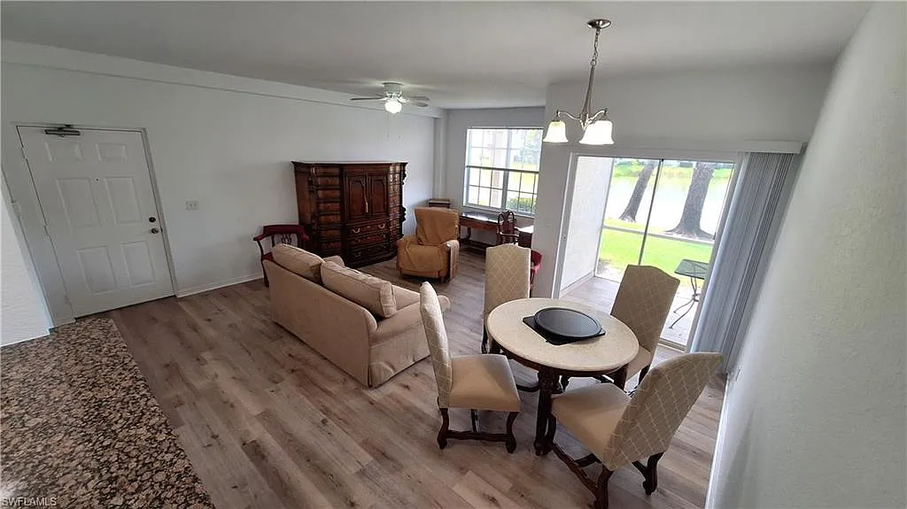2 bed, 2.0 bath, 913 sqft, $2,350 — Photo 4