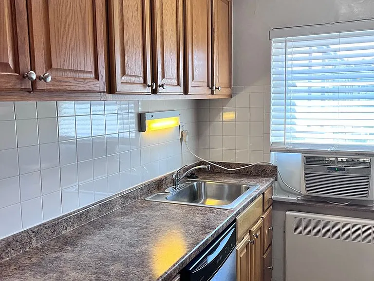 2750 Linshaw — Photo 4