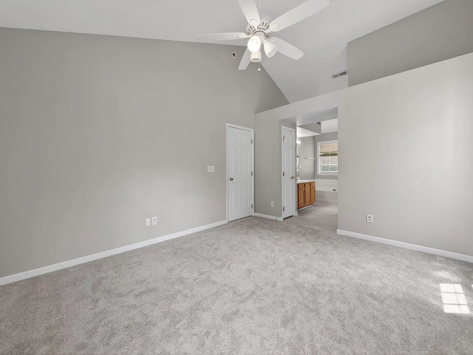 3 bed, 2.5 bath, 1900 sqft, $1,895 — Photo 1