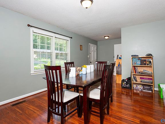 5th image of 3010 Lakewood Dr