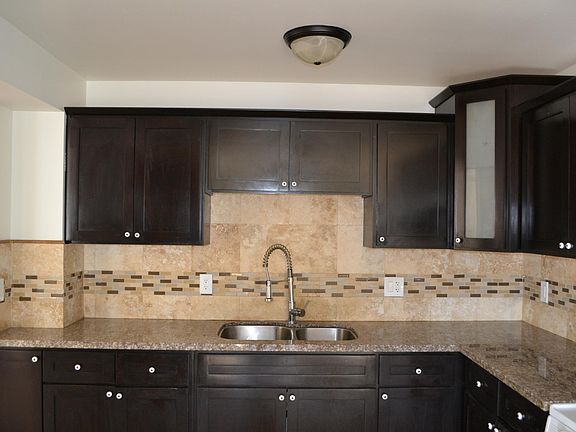 4th image of 829 W 50th Pl