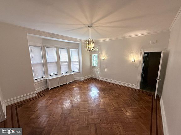 3rd image of 834 Centre Ave