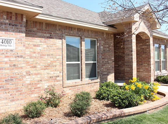 2nd image of 4010 Heritage Oaks Dr