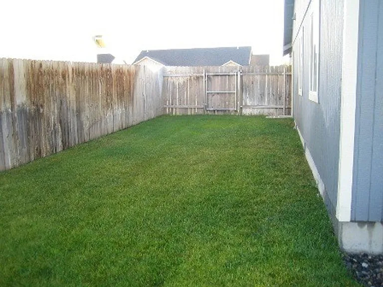 5007 Spirea Dr — Photo 17
