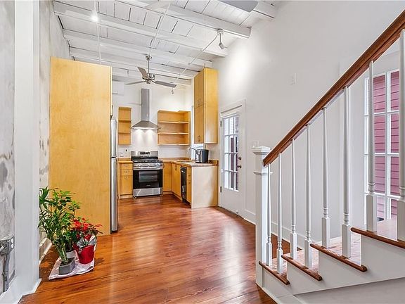 3rd image of 910 Saint Peter St