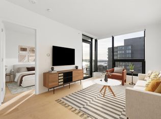 135 E 13th St #1004, North Vancouver, BC