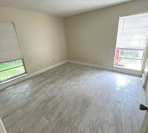 4th image of 2945 SE 55th Ave APT B