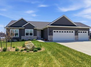 121 Goldcrest Ct, Waterloo, IA 50701
