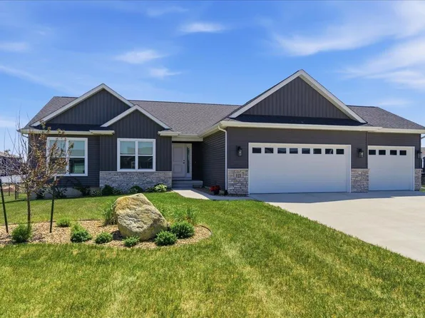 121 Goldcrest Ct, Waterloo, IA 50701