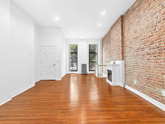 3rd image of 654 Lafayette Ave