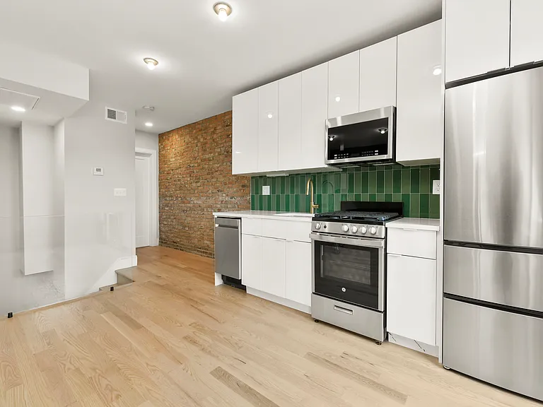 127 Saratoga St #2 — Photo 1