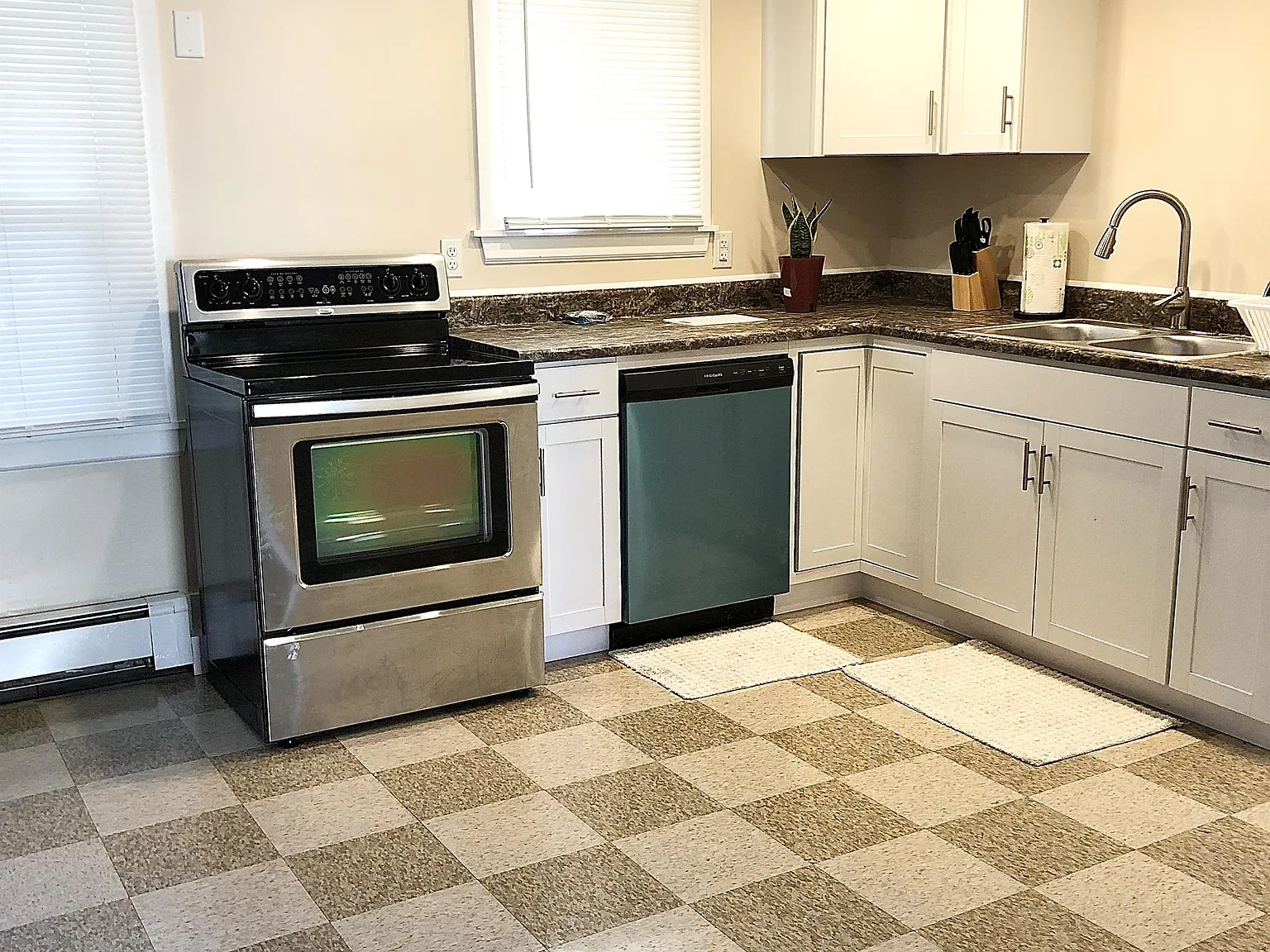 296 Turner St. - Room for rent — Photo 2