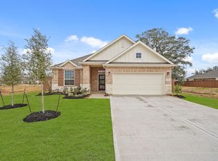 127 Water Grass Trl, Clute, TX 77531