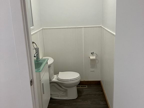 4th image of 814 E Main St #D