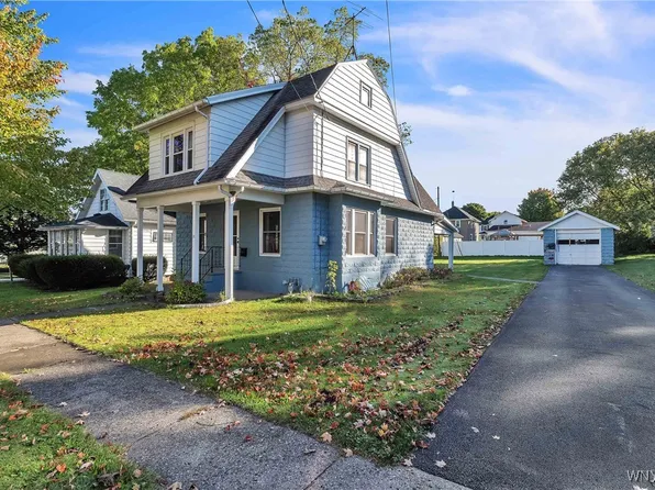 11 Churchill St, Akron, NY 14001