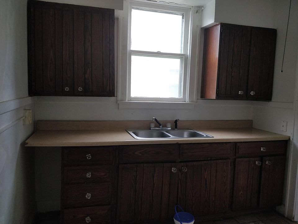 2nd image of 3289 Desota Ave #1