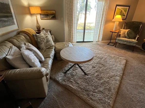 511 Saint Charles Ct, Charleston, SC 29407