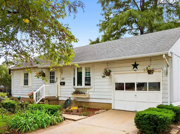 1715 Florence Ave, Pekin, IL 61554