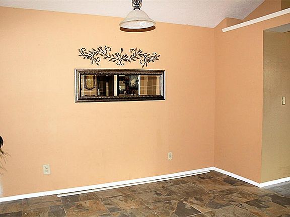 4th image of 15023 Yorktown Colony Dr