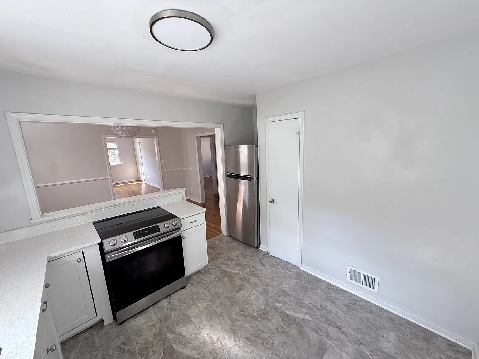 2 bed, 1100 sqft, $2,395 — Photo 4