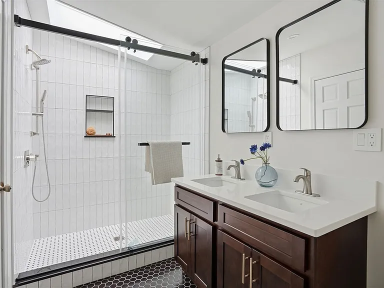 45 Market St #2 — Photo 6
