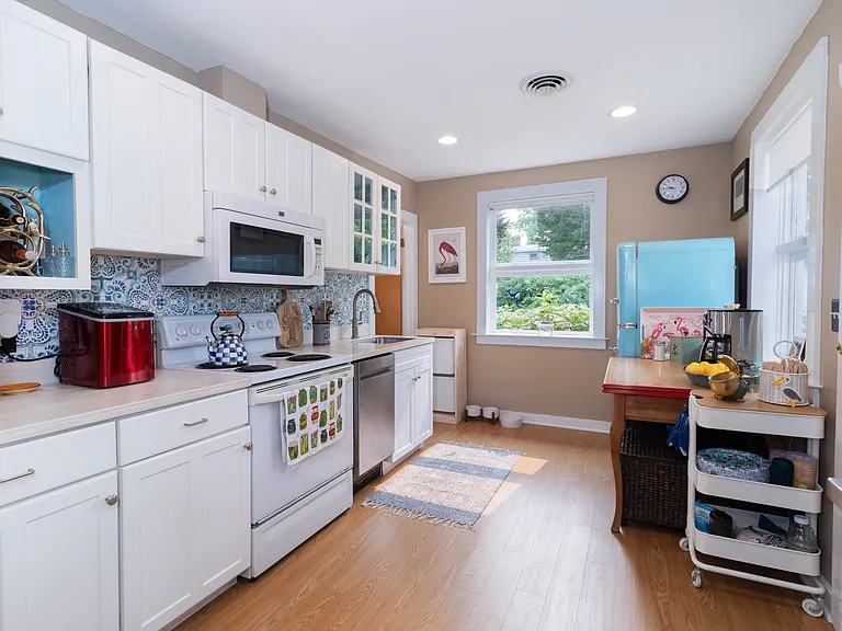24 Hamilton Dr — Photo 11