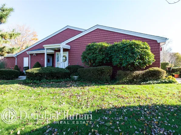 202 Drew Dr, Saint James, NY 11780