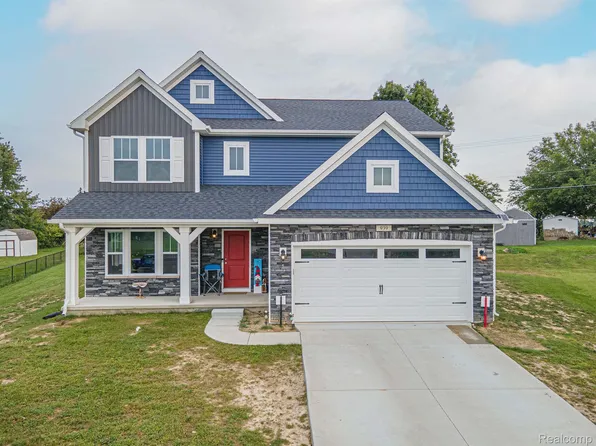 939 Lancaster St, Lapeer, MI 48446
