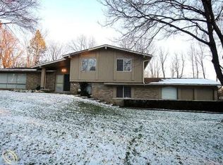 6953 Hillock Ln, West Bloomfield, MI 48322