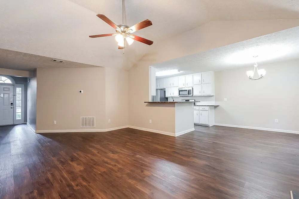 3 bed, 2.0 bath, 1404 sqft, $2,250 — Photo 4