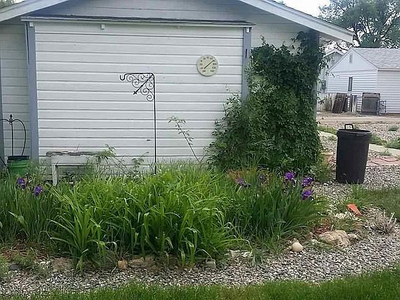 3rd image of 431 6th Ave N