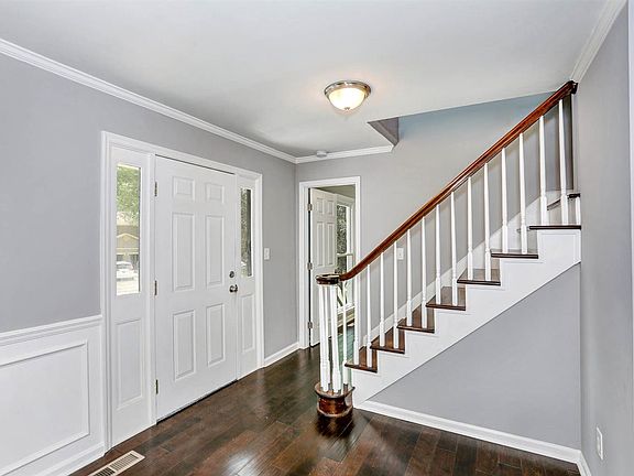 5th image of 2803 Vista Dr SE