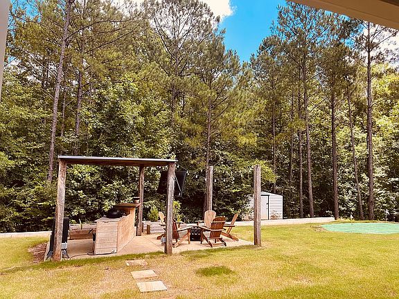 Grill/fire pit/golf area 
