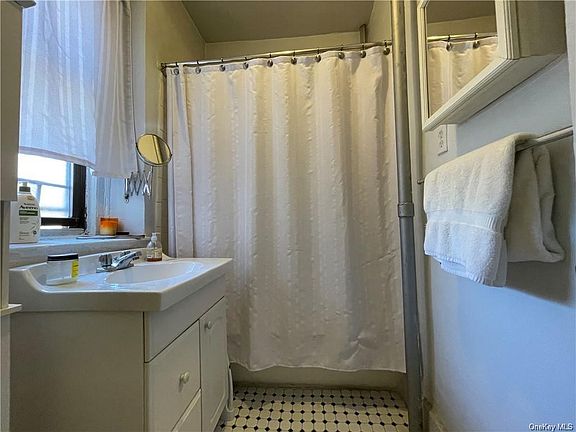 5th image of 3279 Hull Ave APT 18