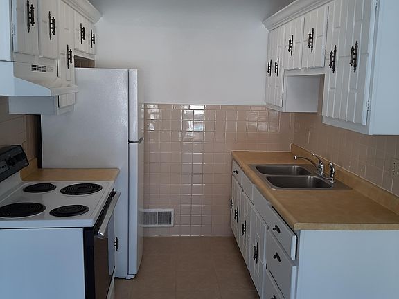 3rd image of 143 Lynwood Mnr #5