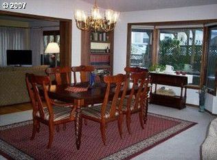 1313 NW Lakeview Rd, Vancouver, WA 98665