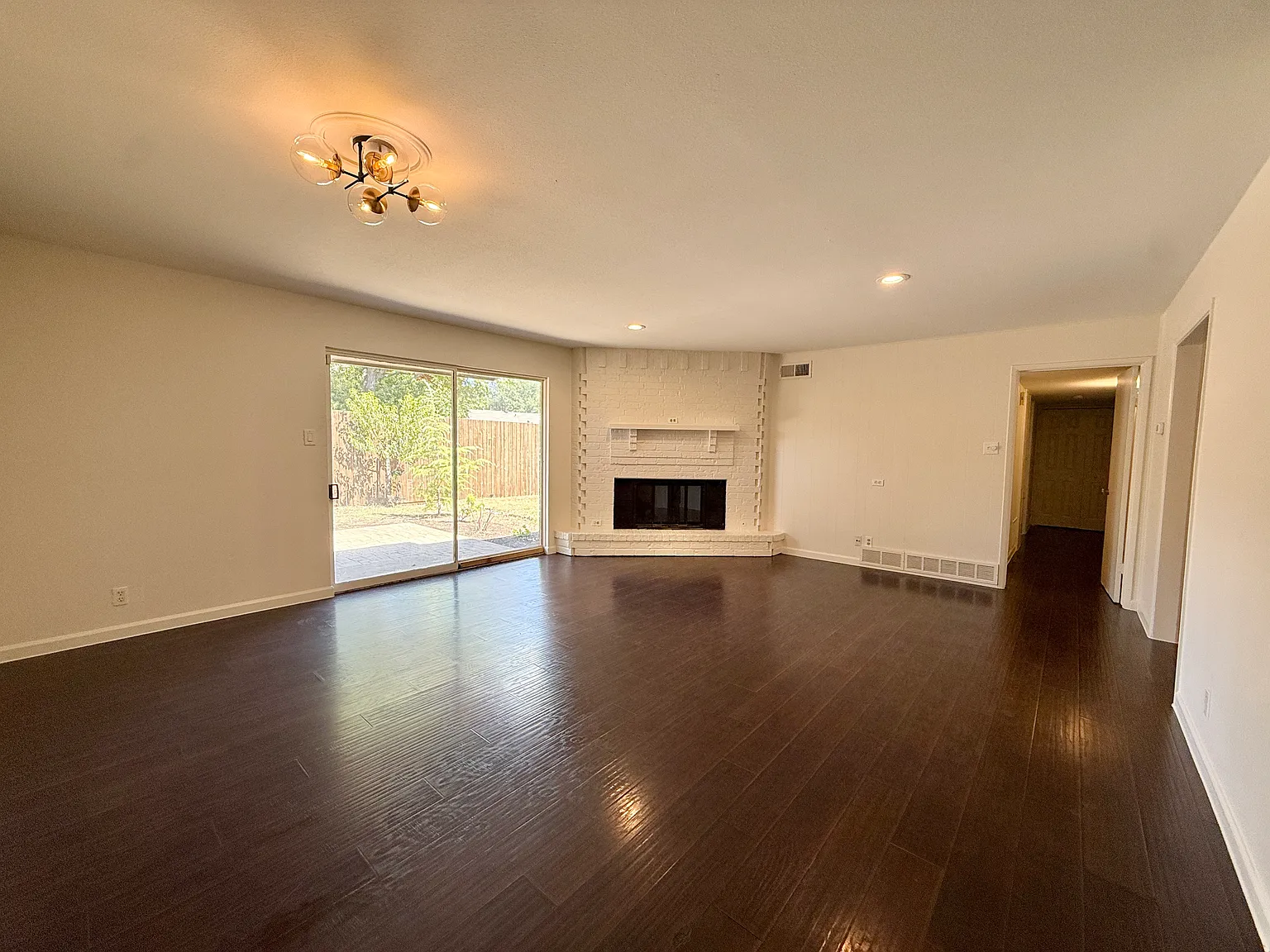 3 bed, 1574 sqft, $2,200 — Photo 3