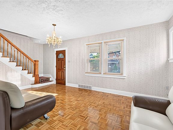 4th image of 842 Greenfield Ave