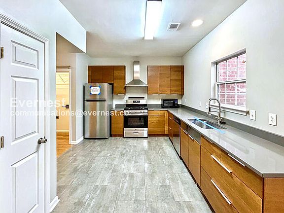 3rd image of 8002 Saint Charles Sq
